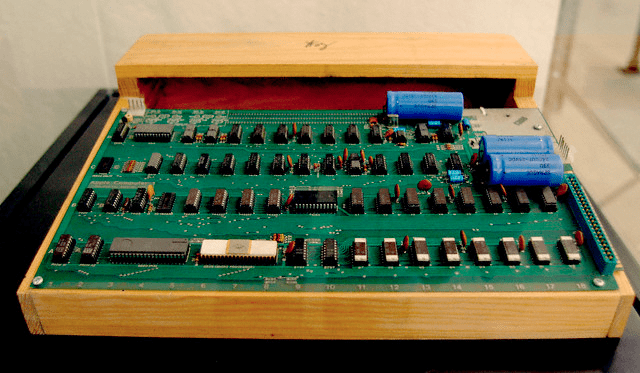 1976: Apple I