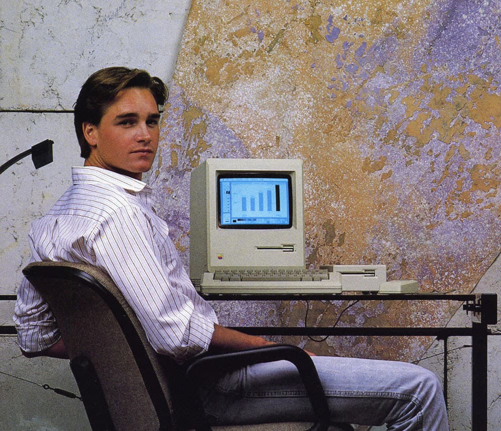 1984_macintosh_desk