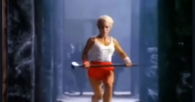 Apple Super Bowl Commercial 1984