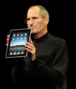 Steve Jobs presents the iPad (2010) - Photo: ohn G. Mabanglo, EPA/dpa