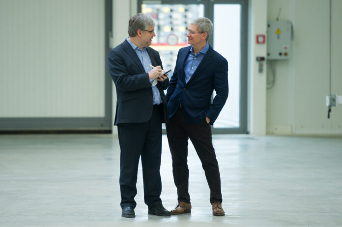 Christoph Dernbach interviews Tim Cook