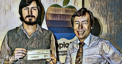 Steve Jobs und Mike Markkula mit einem Scheck